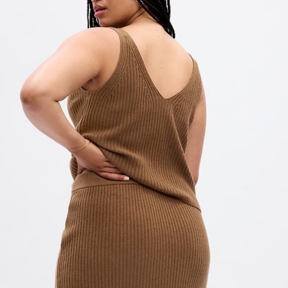 NWT Gap • Cashmere Soft Sweater Tank - Picture 2 of 9